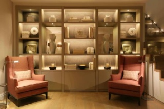 Alison-Baxter-Interiors-Bourne-End-designer-designer-library-with-illuminated-lighting